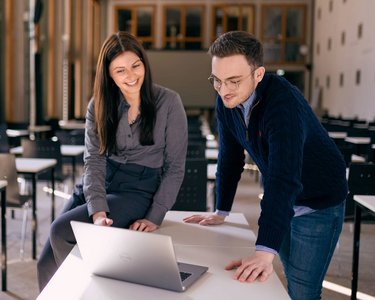 Student with a mentor during career coaching